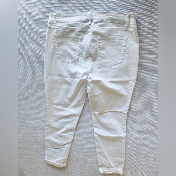 d. jeans Stretchy Women's Cropped White Jeans - Picture 3 of 9